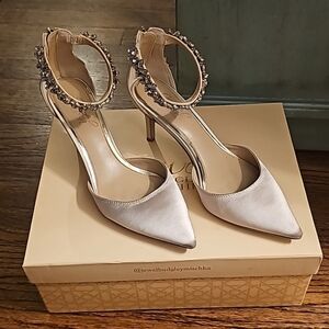 Badgley Mischka Jewel Raleigh Sz 6.5 Champagne Satin Ankle Strap with Box